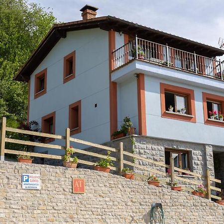 La Besnada Apartment Onís Екстериор снимка
