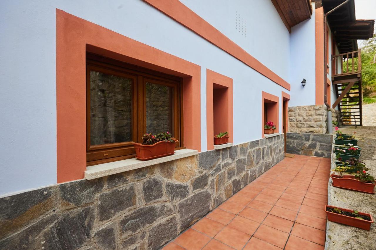 La Besnada Apartment Onís Екстериор снимка