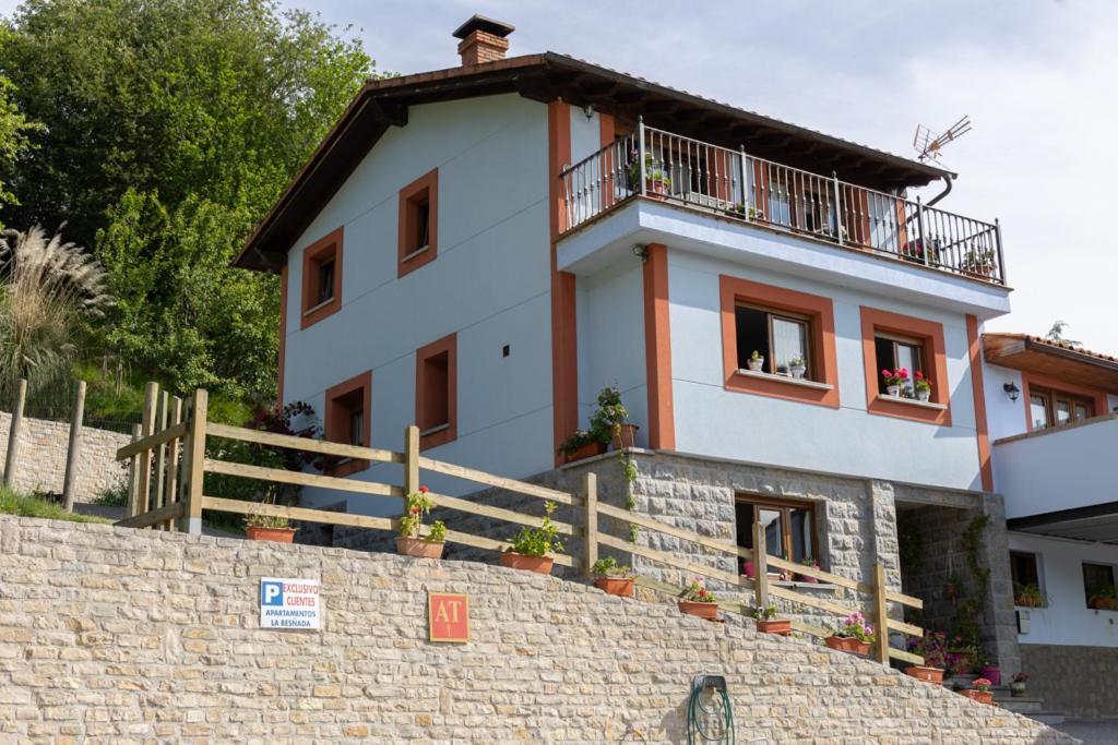 La Besnada Apartment Onís Екстериор снимка